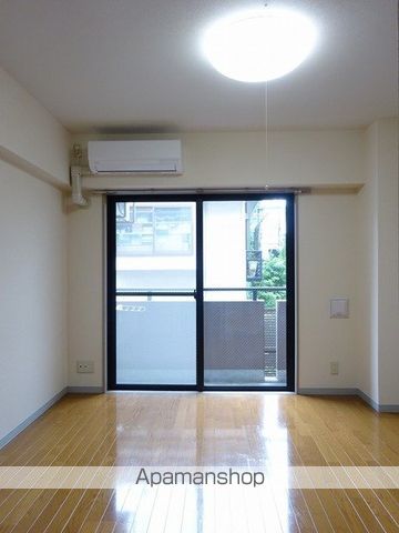 菱和パレス三軒茶屋の居間写真