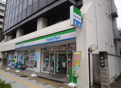 コンビニ　ファミリーマート東上野五丁目店（コンビニ）まで120m