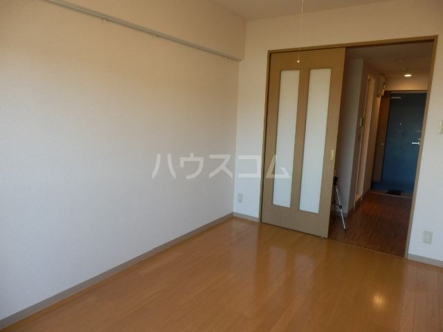 スターコート堀之内の居間写真