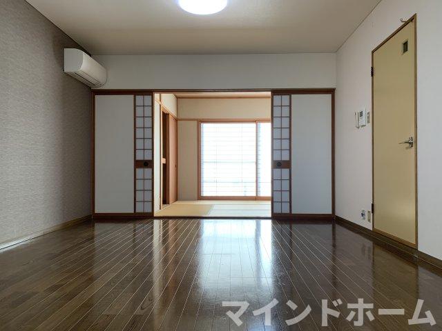 居室・リビング　ゆったり過ごせる居間です