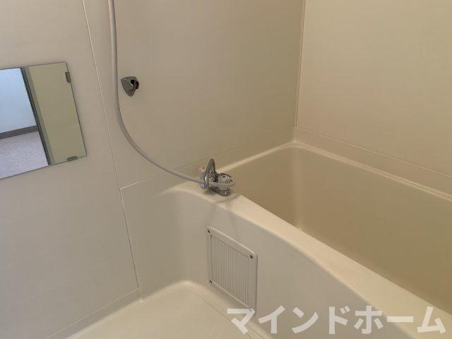 バス・シャワールーム　コンパクトで使いやすいお風呂です