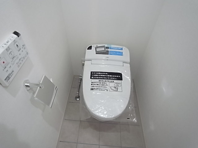 阪急神戸線 夙川駅 徒歩5分 3階建 築12年のトイレ写真