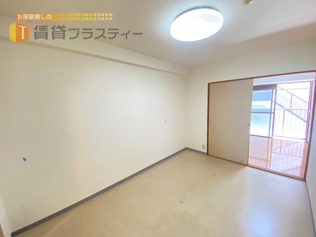 居室・リビング　ここでご飯を食べるのかな？