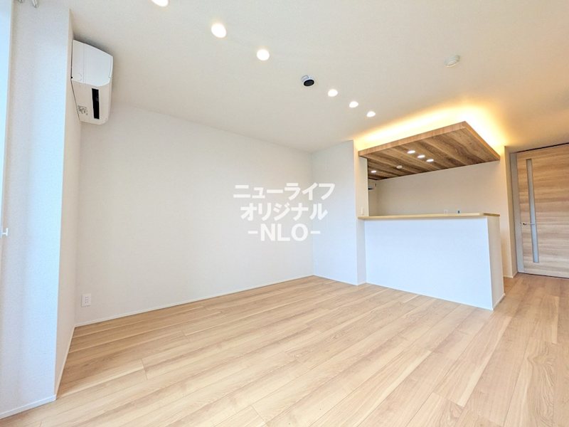 居室・リビング　ダウンライトを採用し洗練された住空間を演出。