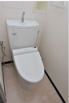 トイレ　*同物件、別部屋の写真です