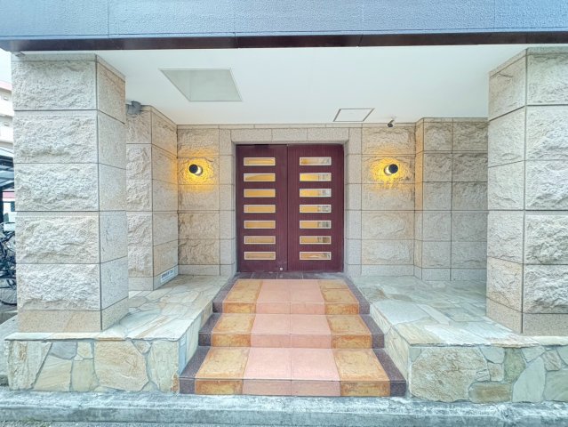 エントランス　詳細は、RISUMO江坂本店までお問合せください♪
