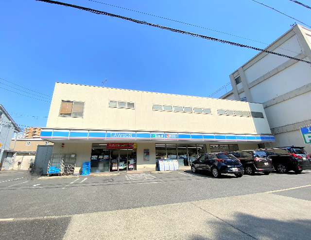 コンビニ　ローソン（コンビニ）まで700m
