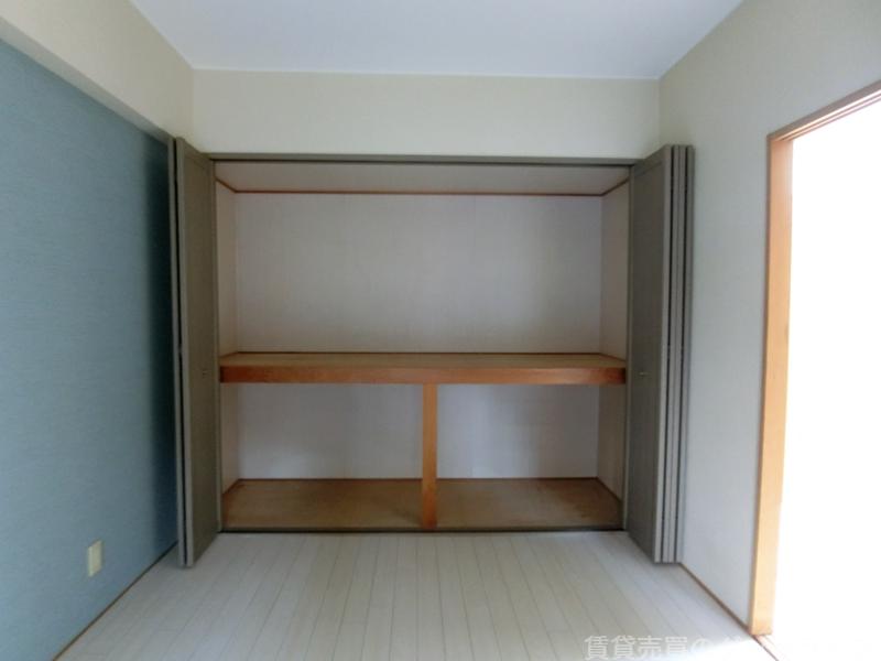 収納　広々した和室の押し入れです。