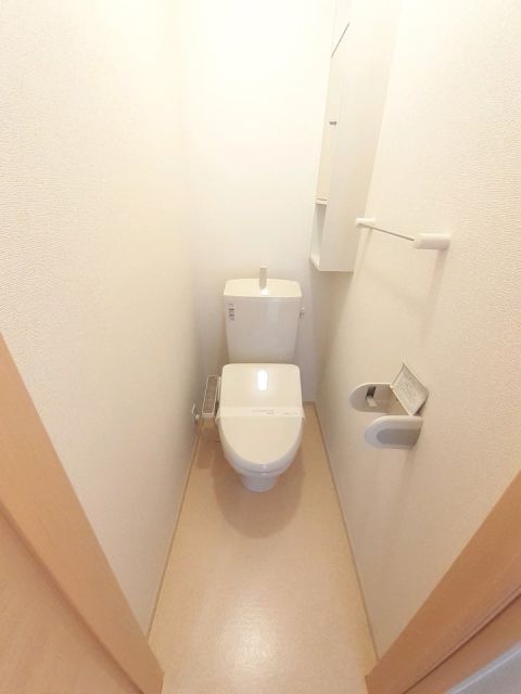 ＪＲ芸備線 戸坂駅 徒歩17分 2階建 築13年のトイレ写真