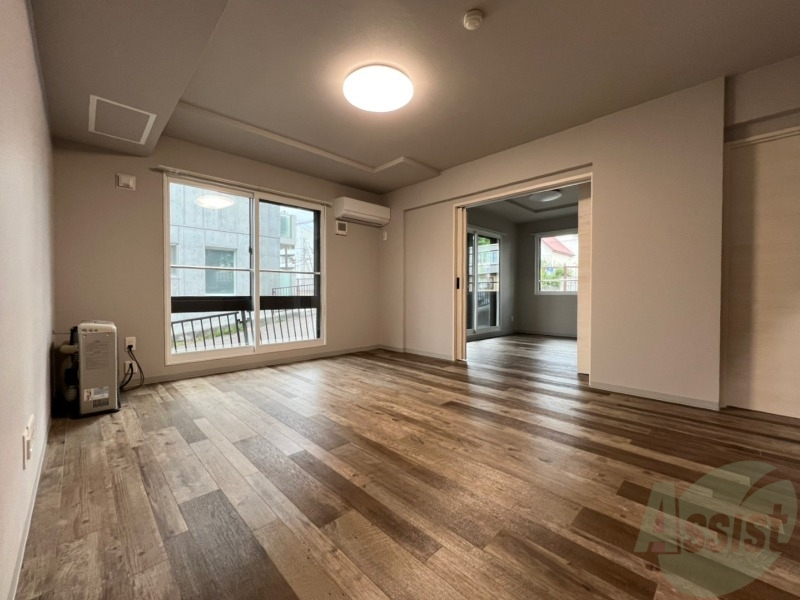居室・リビング　広くてキレイなお部屋が広がっていて、充実した生活が送れそう。