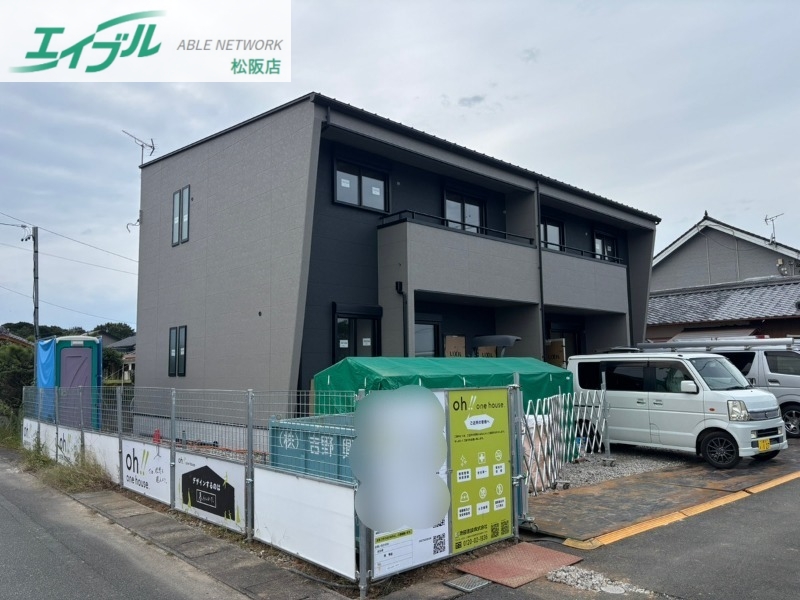 駐車場　建築中