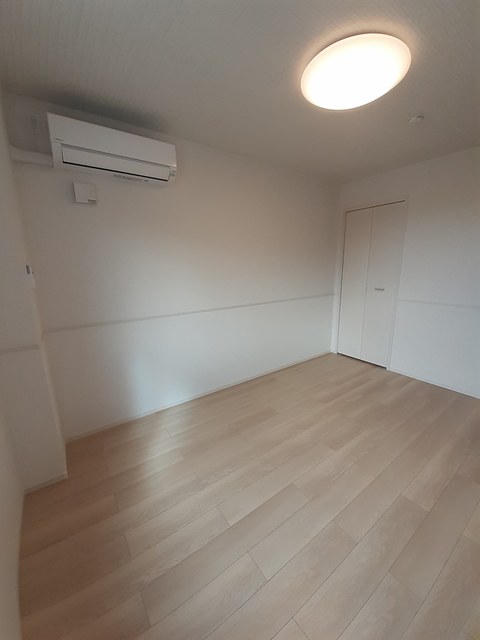 その他部屋・スペース　風通しも良い寝室です☆