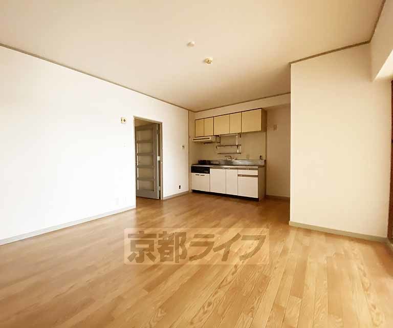 居室・リビング　落ち着いた雰囲気のお部屋です