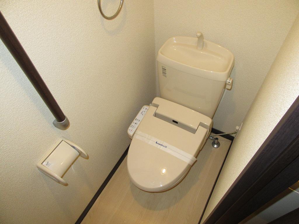 トイレ　温水洗浄便座