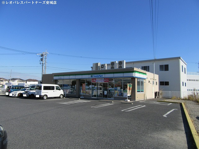 コンビニ　ファミリーマート知立牛田町店（コンビニ）まで806m