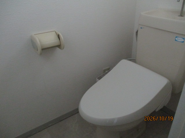浜松市中央区 2階建 築36年のトイレ写真