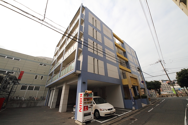 福岡市早良区室見のマンションの建物外観