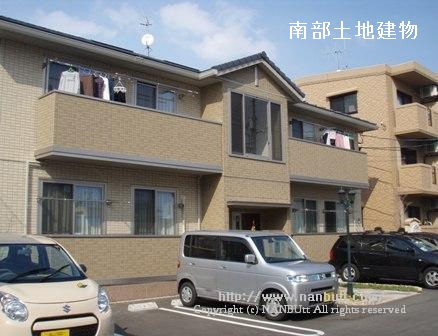 建物外観　2010年12月築の軽量鉄骨造☆