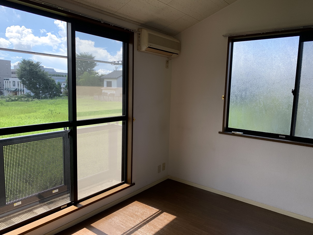 居室・リビング　角部屋の明るいお部屋