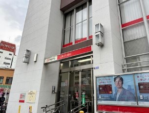 銀行　三菱UFJ銀行中央市場支店（銀行）まで964m