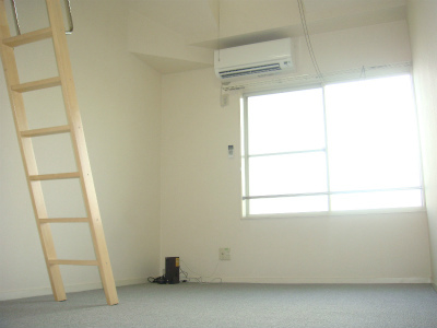 居室・リビング　※家具家電付のお部屋はテレビ・べット・カーテンが付きます