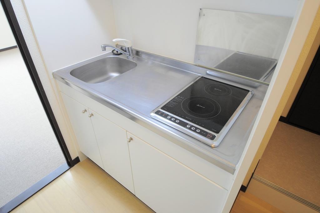 キッチン　２口コンロ付きラジエントヒータを設置