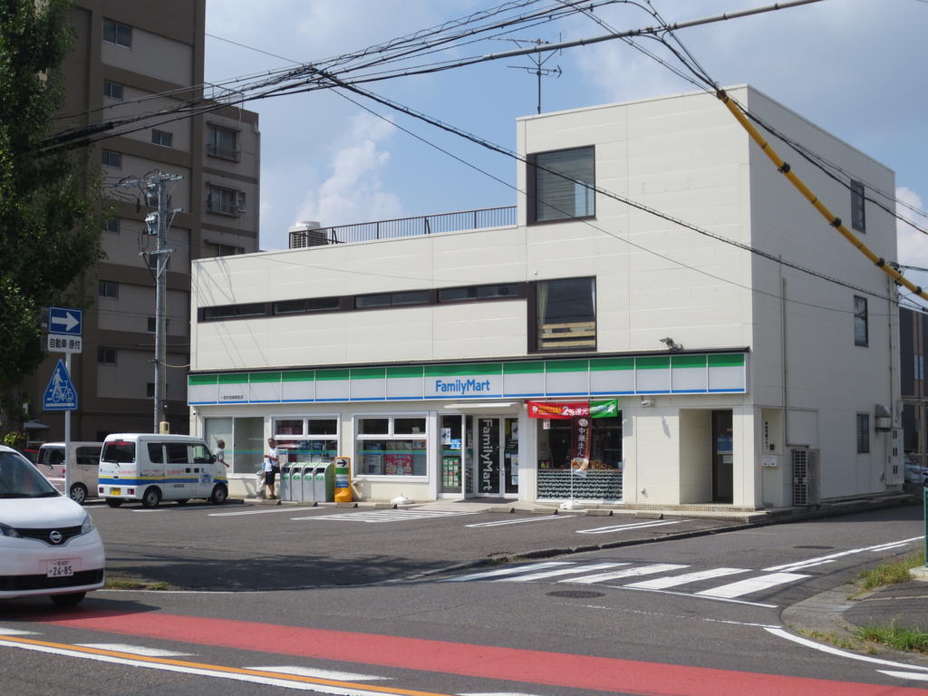 コンビニ　ファミリーマート一宮市民病院前店（コンビニ）まで498m