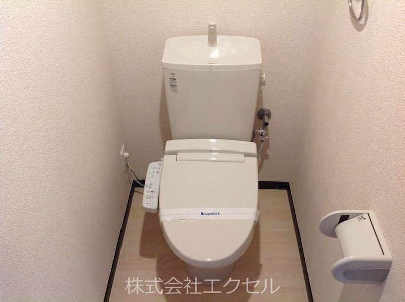 トイレ　ウォシュレット完備です。