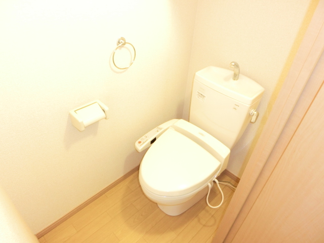 トイレ　温水洗浄便座