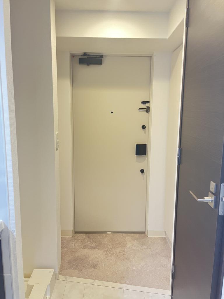 玄関　※写真は同タイプ・同モデルを使用