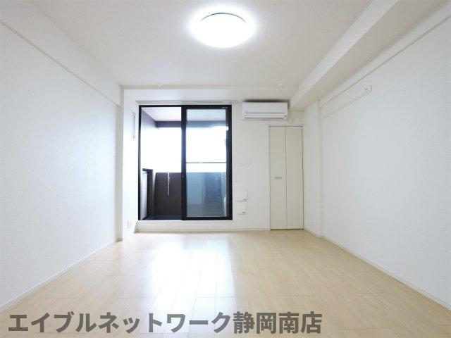 居室・リビング　こちらの居間で趣味の時間をお楽しみください