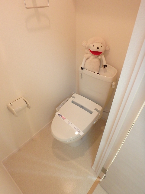 トイレ　◎ご要望の多い温水洗浄暖房便座付のトイレ。