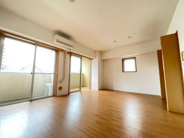 居室・リビング　別号室の参考写真