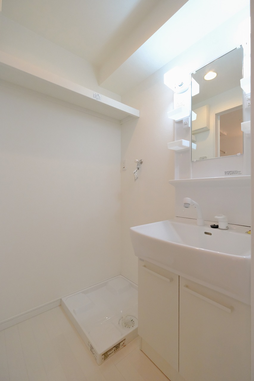 洗面設備　※同タイプの別の部屋の写真です