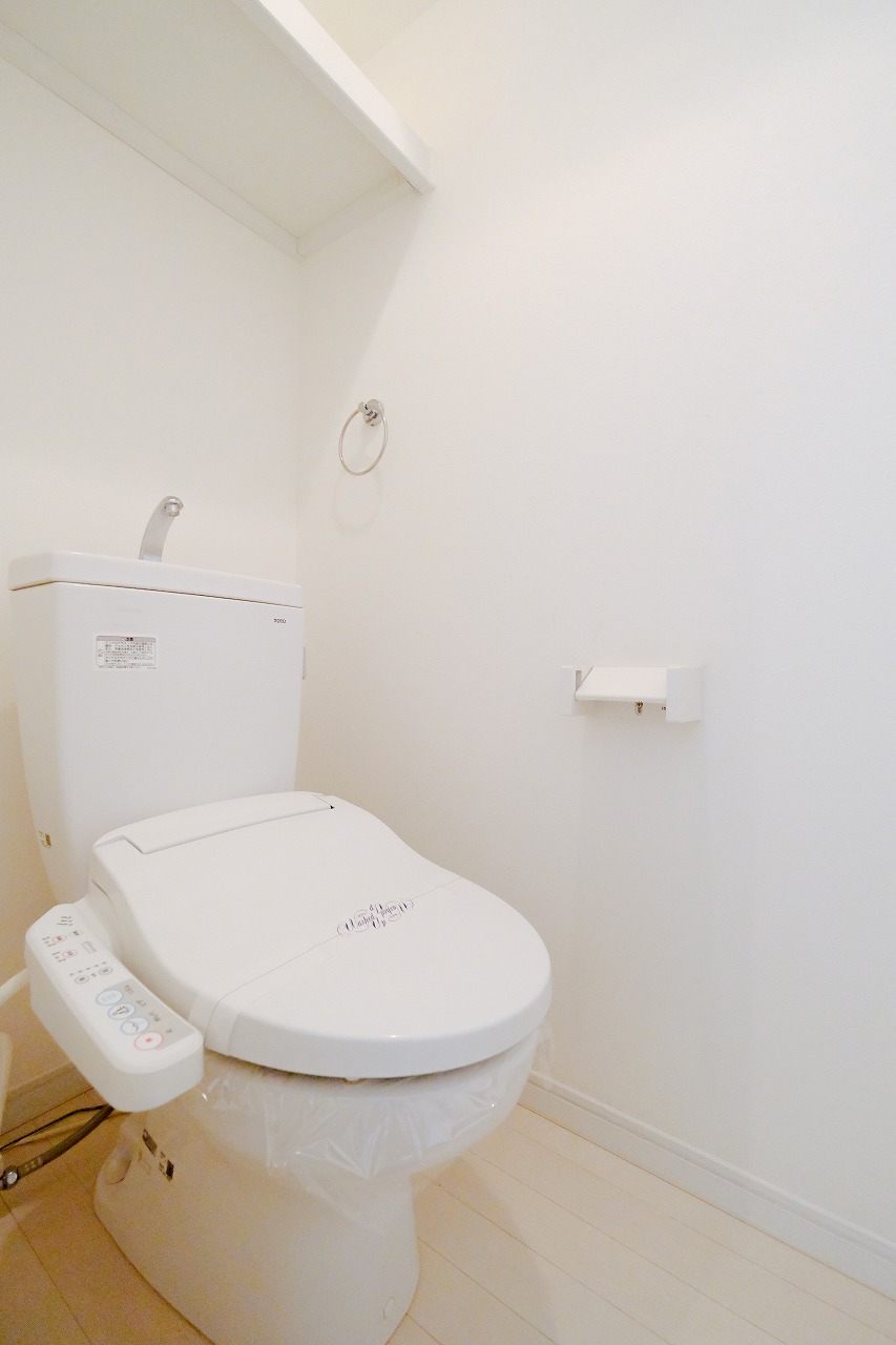 トイレ　※同タイプの別の部屋の写真です