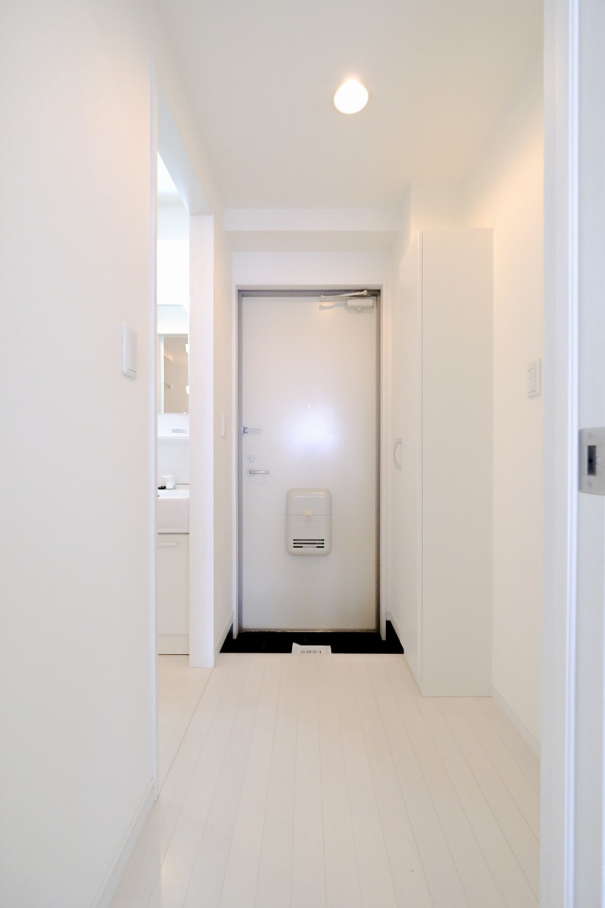 玄関　※同タイプの別の部屋の写真です