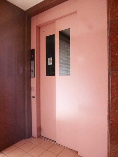 エントランス　エレベーター完備してます！