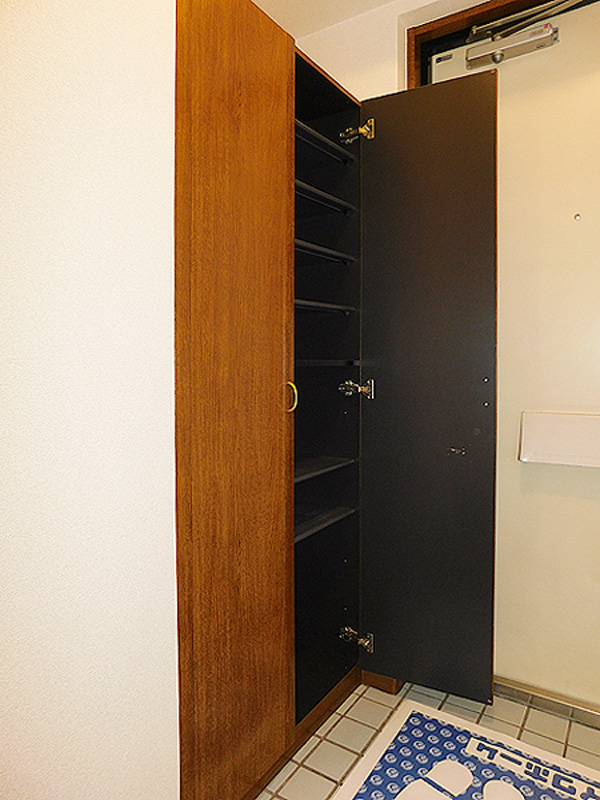 玄関　玄関にシューズボックス完備！