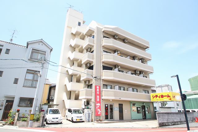 広島市南区西蟹屋のマンションの建物外観