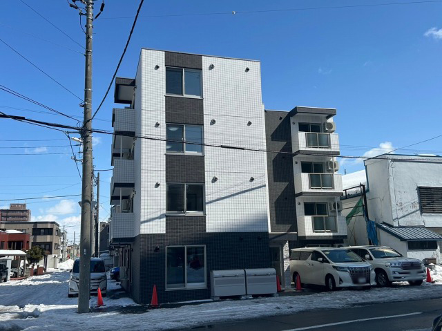 札幌市白石区東札幌二条のマンションの建物外観