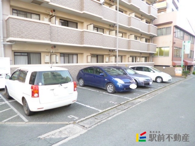 駐車場　駐車場