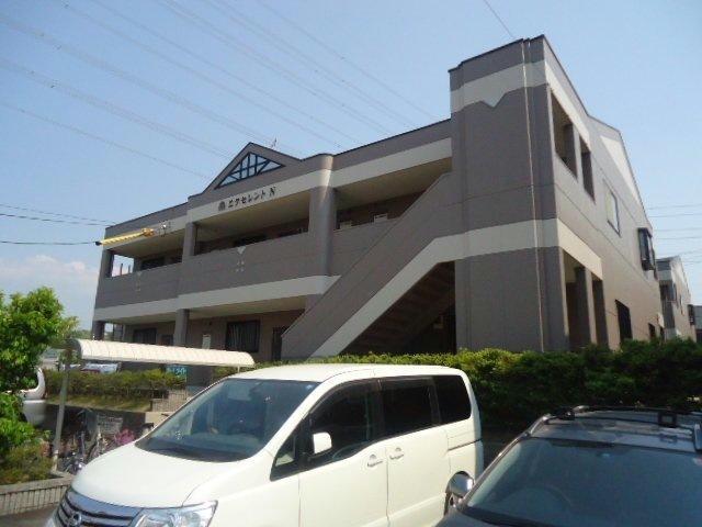 名古屋市守山区桔梗平のマンションの建物外観