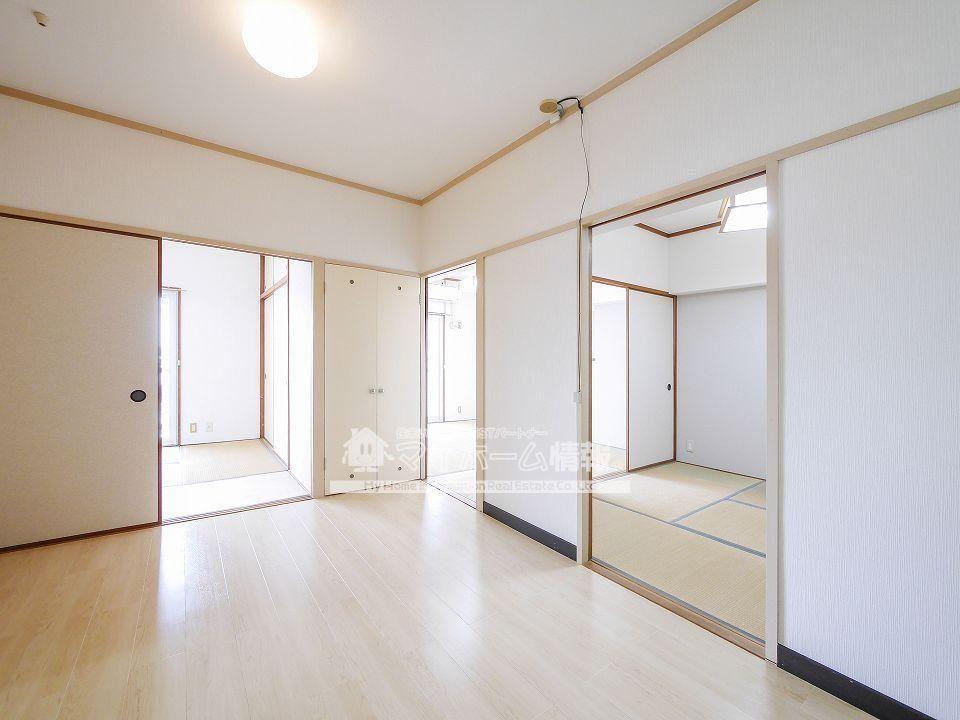 その他　開放感のあるリビングには暖かい光が差し込みます♪