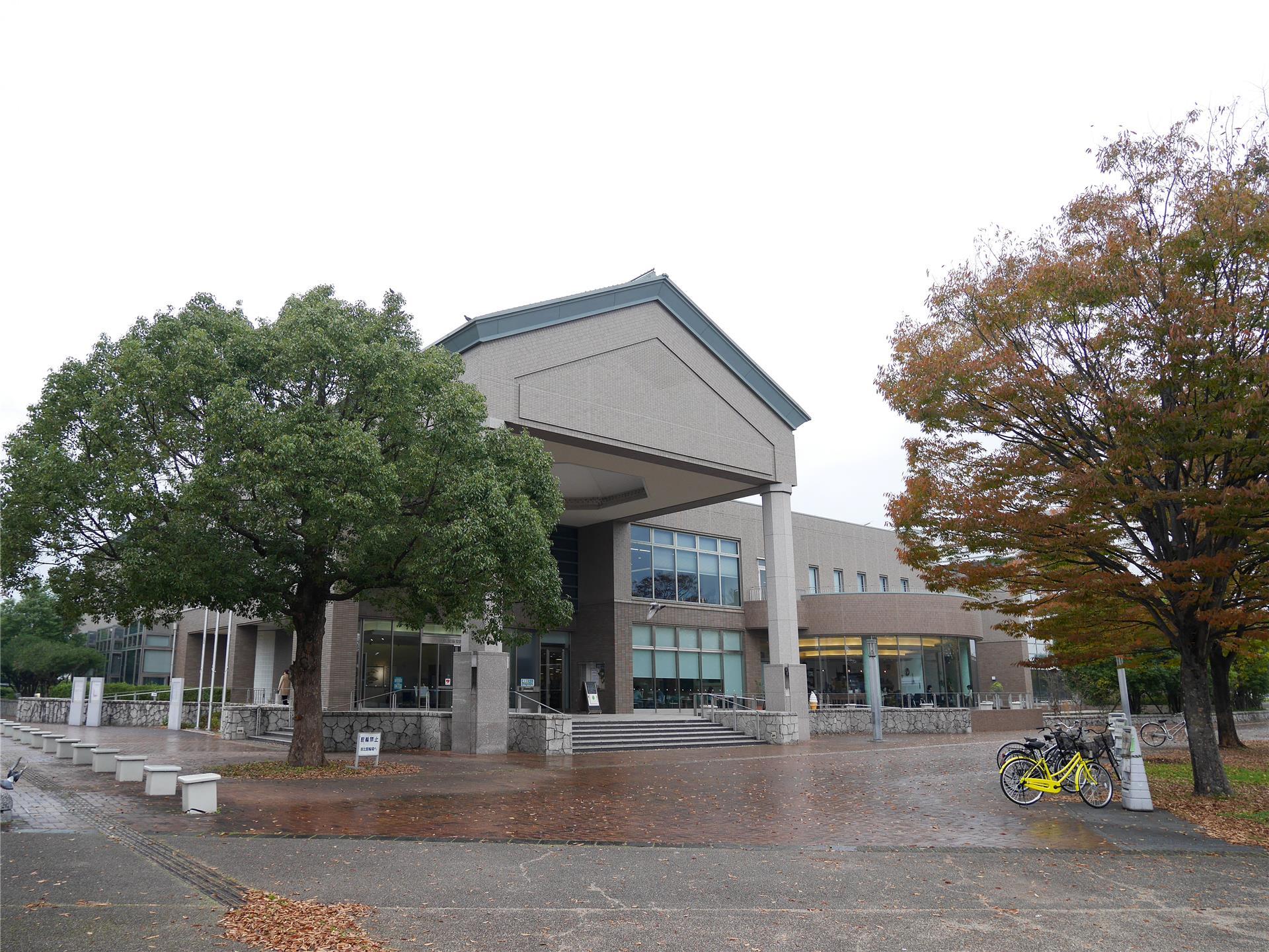 図書館　佐賀市立図書館（図書館）まで350m