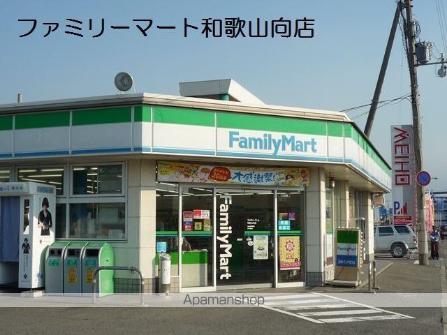 コンビニ　ファミリーマート（コンビニ）まで744m