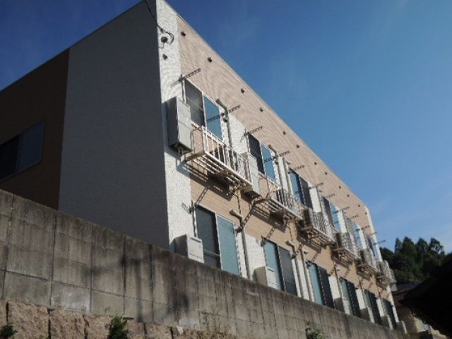 広島市南区北大河町のアパートの建物外観