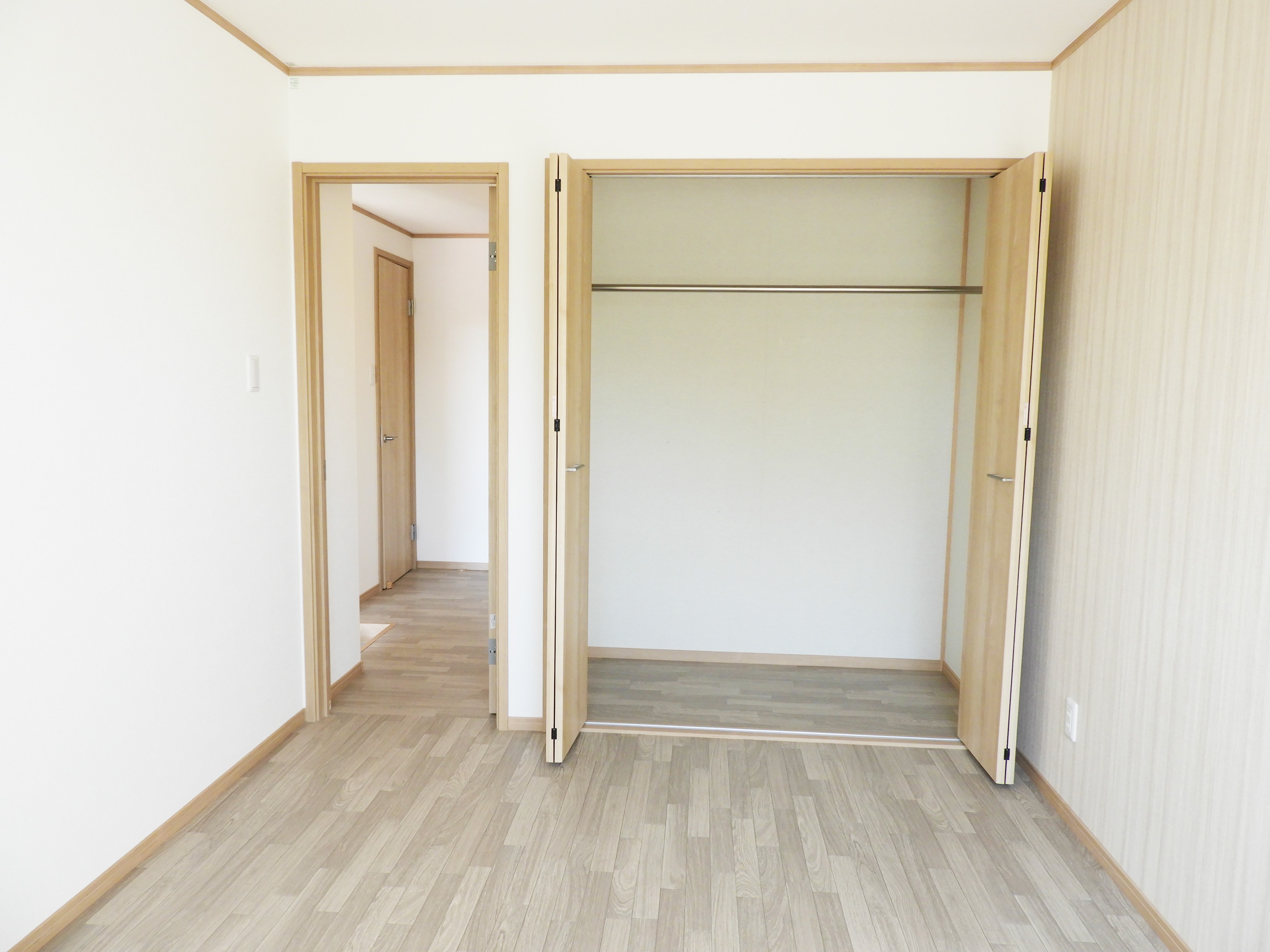 メリディアン南中山の居間写真