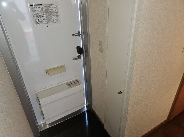 玄関　※同タイプ部屋の写真です。