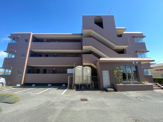 【桑名市大字立田町のマンションの建物外観】