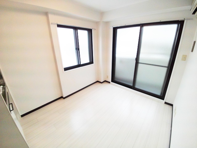 その他　窓は二重サッシ